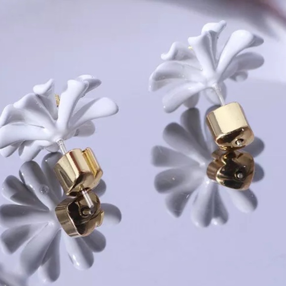 🌼 kate spade Daisy Stud Earrings - Picture 3 of 7